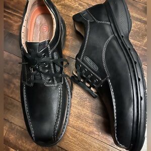 Men size 11 Clarks black comfortable dressy shoe